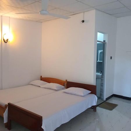 Hotel Amila Guest Trikunamalaja Zewnętrze zdjęcie